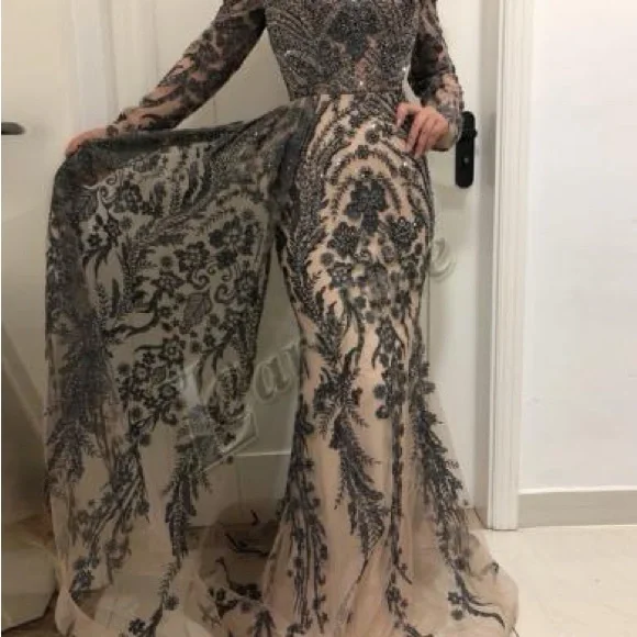 Elegant Black and Cream Evening Gown - Picture 4 of 4